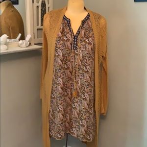 Cute sleeveless dress w/ open knit sweater